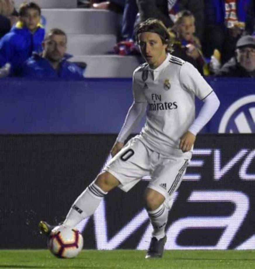 Luka Modric: Es otro de los mediocampistas y por él pasan las llegadas ofensivas del Real Madrid.