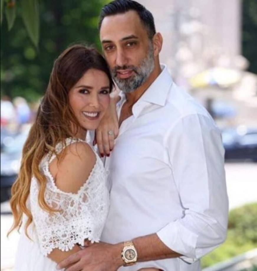 George Seely y Marlene Favela estuvieron casados desde diciembre de 2017; la actriz mexicana confirmó su ruptura a mediados de junio de 2020 sin compartir los motivos que los llevaron a terminar su matrimonio. <a href='https://www.laprensa.hn/fotogalerias/farandula/1391853-411/cinco-famosos-dramaticas-batallas-legales-hijos-custodia-manutencion' style='color:red;text-decoration:underline' target='_blank'>MIRA: Famosos en dramáticas batallas legales por sus hijos</a>