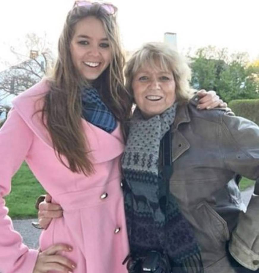 Saoirse es el producto del segundo matrimonio de Courtney con Paul Hill, casados entre 1993 a 2006.<br/><br/>Hill es conocido por ser uno de los llamados 'Cuatro de Guildford', que fueron acusados erróneamente de estar involucrados en ataques con bombas del Ejército Republicano Irlandés (IRA). Estuvo preso durante 15 años