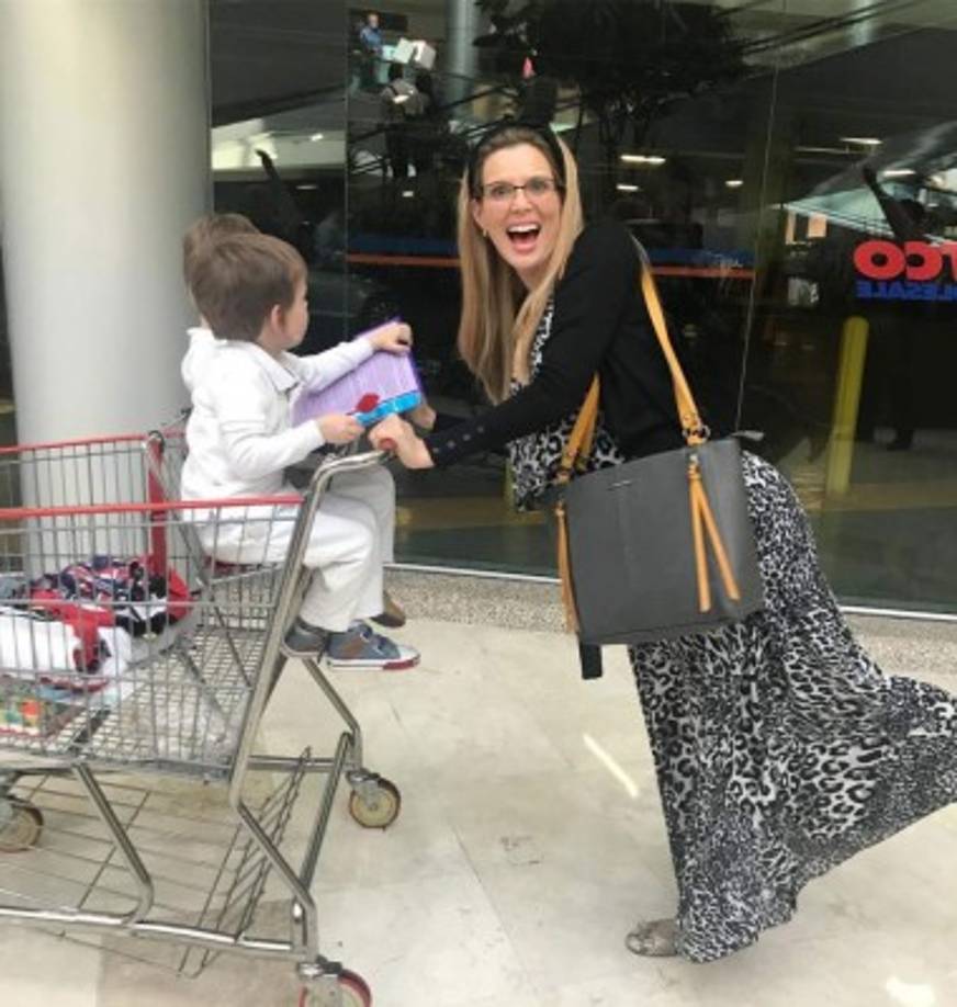 Además la colombiana dejó atrás Miami para instalarse definitivamente en México, donde ahora tiene fijada su residencia. “México me ha recibido extraordinariamente bien. Me siento como en casa”, afirmó a People en Español.