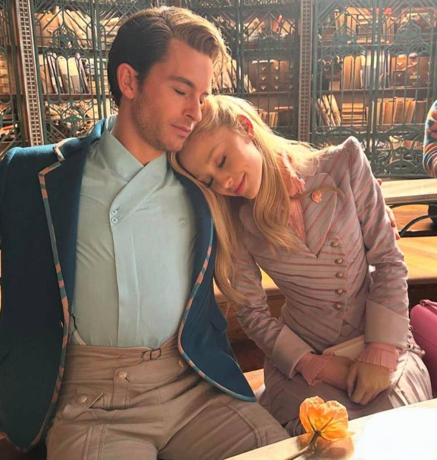 La segunda parte también introducirá nuevas canciones y expandirá algunas de las existentes, enriqueciendo aún más la narrativa y la experiencia musical. Los fans pueden esperar un desenlace lleno de emoción, revelaciones y momentos impactantes que redefinirán la historia de Oz.