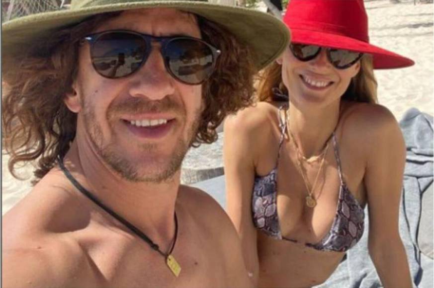 Carles Puyol junto a su esposa en la playa. Vanesa Lorenzo es la hermosa modelo que le robó el corazón al ‘Tarzán’ Puyol.
