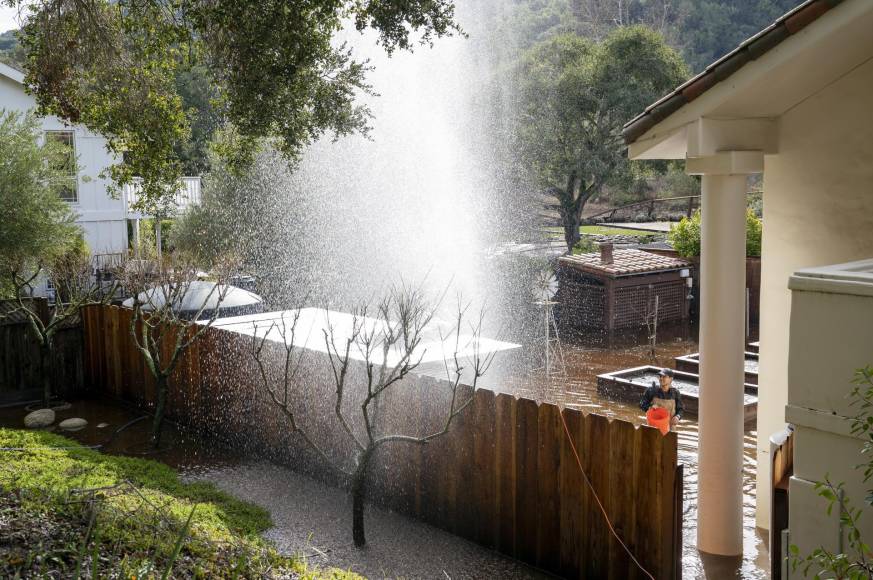 California bajo el agua: Ciclón amenaza con traer más destrucción al estado dorado