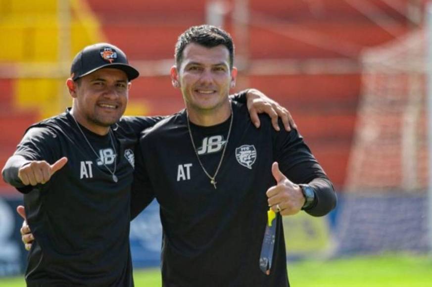 El ‘RoRo’ volvió a Puntarenas, pero ya no como jugador sino como asistente técnico. El plan de vida después del fútbol se adelantó varios años.
