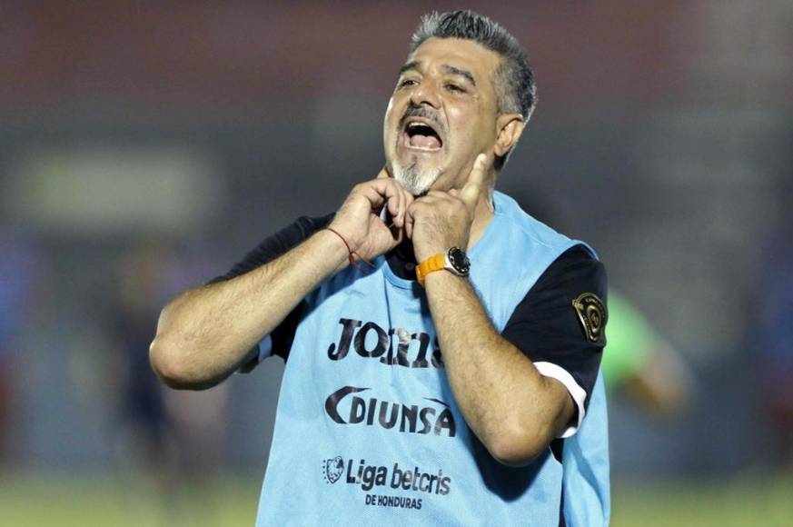 Diego Vázquez: El entrenador argentino se encuentra sin equipo luego de su salida del Motagua. El sudamericano es candidato por su exitosa etapa con los azules en el fútbol hondureño.