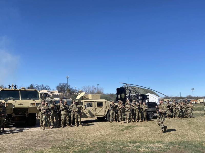 Texas mantiene su desafío al Gobierno de Biden por el control fronterizo contra una “invasión migrante”.