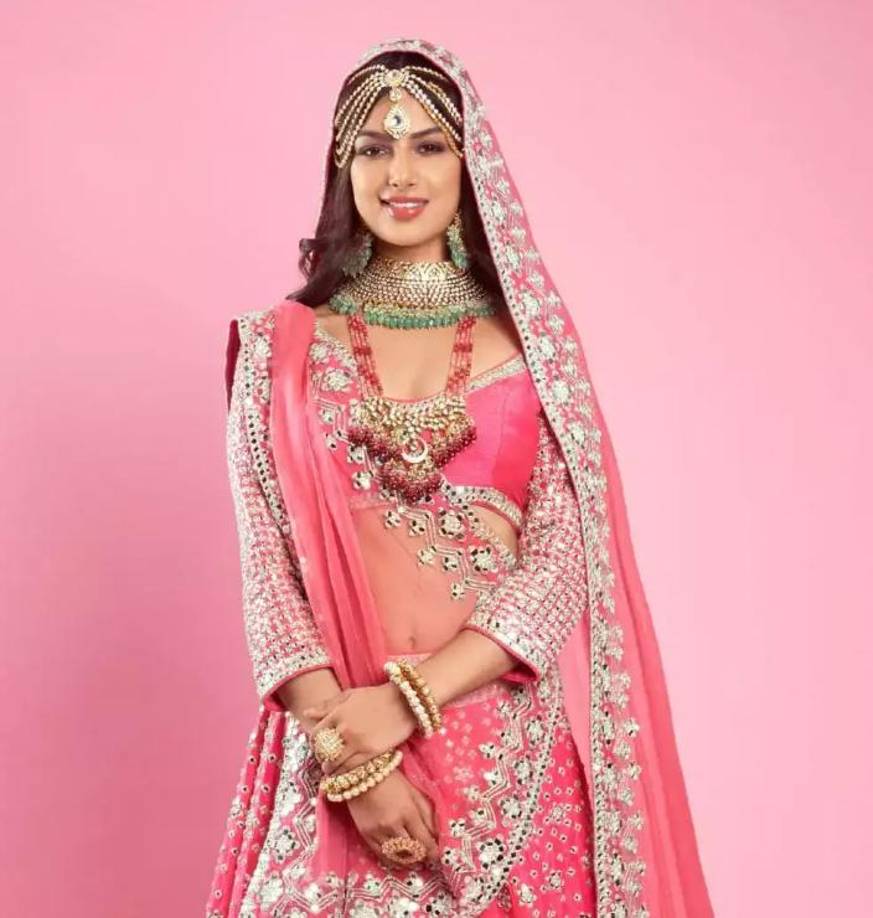 ¿Cuál es su mayor ambición y dónde se ve en cinco años? “Mi mayor ambición es vivir al máximo y dejar un legado notable para mi país.. Inspirar a los jóvenes a creer en sus fortalezas. Me veo a mí misma como una mujer más segura, valiente e inspiradora que entra en la habitación y todos los ojos sobre ella buscan empoderamiento, poder y compasión”. 