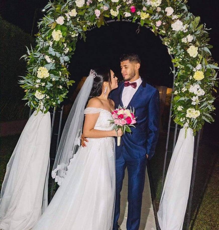 Marcelo Pereira: El jugador del Motagua tiene como esposa a Amanda Hernández .