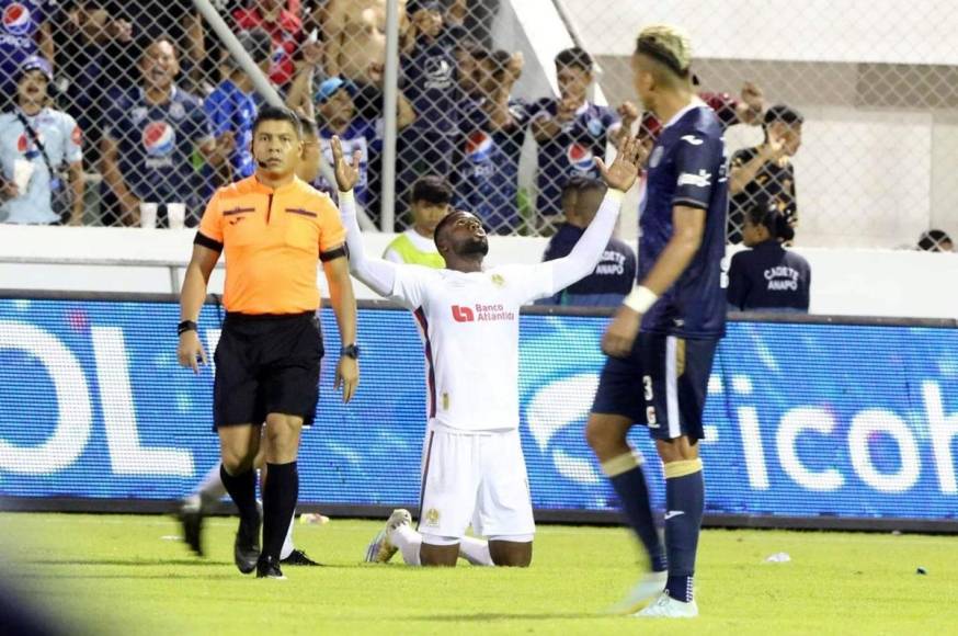 Yustin Arboleda agradeció a Dios por su gol contra el Motagua.