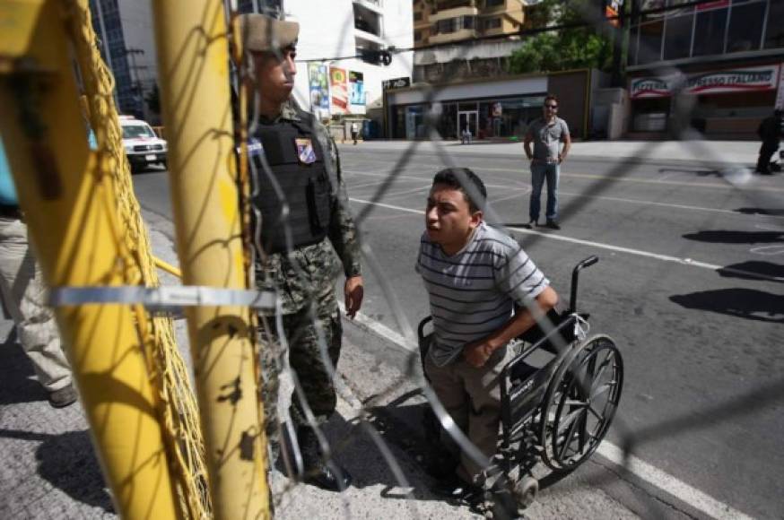 Una persona con capacidades especiales llegó a la huelga de hambre.