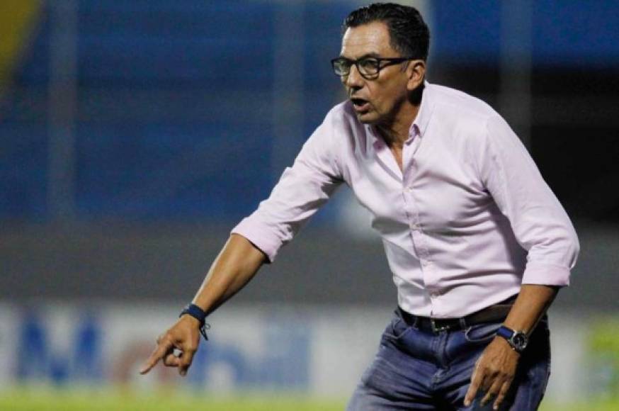 Salomón Nazar: El entrenador de la UPN ha señalado que buscan realizar dos incorporaciones al club, buscan reforzarse en la zona ofensiva.