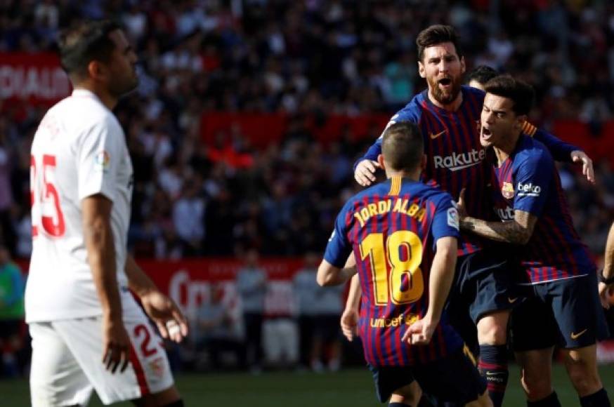 Messi festejó su primer gol junto a Coutinho y Jordi Alba. El argentino lo celebró a lo grande.