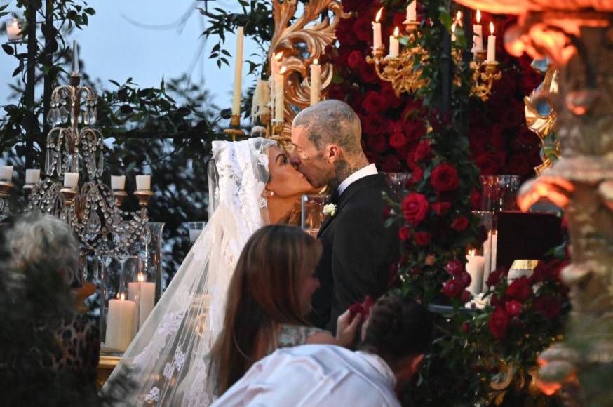 FOTOS: Así fue la extravagante boda de Kourtney Kardashian y Travis Barker en Italia