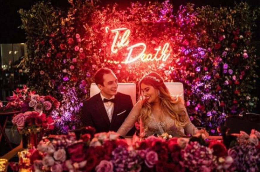 La pareja todavía no cumple un año de casados, pero sin duda presumen de la hermosa relación que llevan. Por su parte Bryce, no deja de compartir en su cuenta fotos de la boda con Jaanai, aunque ya ha pasado un año del evento.