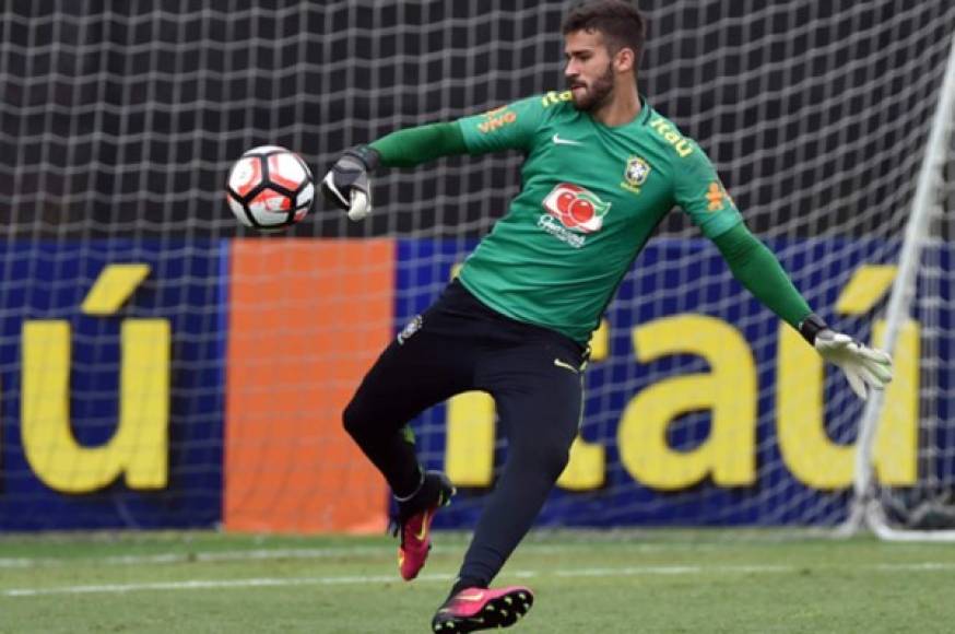 El portero de la Roma, Alisson Becker, será el titular de Brasil ante Suiza.