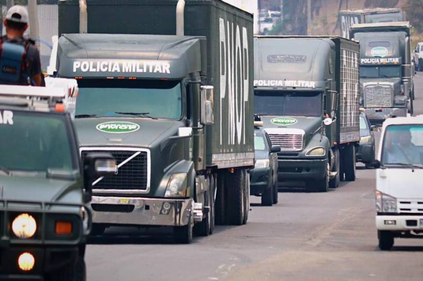Las Fuerzas Armadas de Honduras (FFAA), por autorización de la presidenta Xiomara Castro, ordenaron este jueves el desplazamiento de un imponente convoy de la Policía Militar del Orden Público (PMOP). 