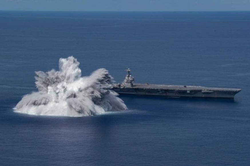 La primera de las pruebas, conocidas como Full Ship Shock Trials, ocurrió el viernes, cuando la Armada desencadenó un evento explosivo gigante cerca del USS Gerald R. Ford, según un comunicado.