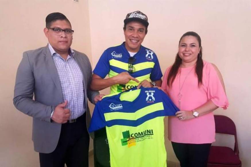 Defendió la camiseta de los Potros del Olancho FC.