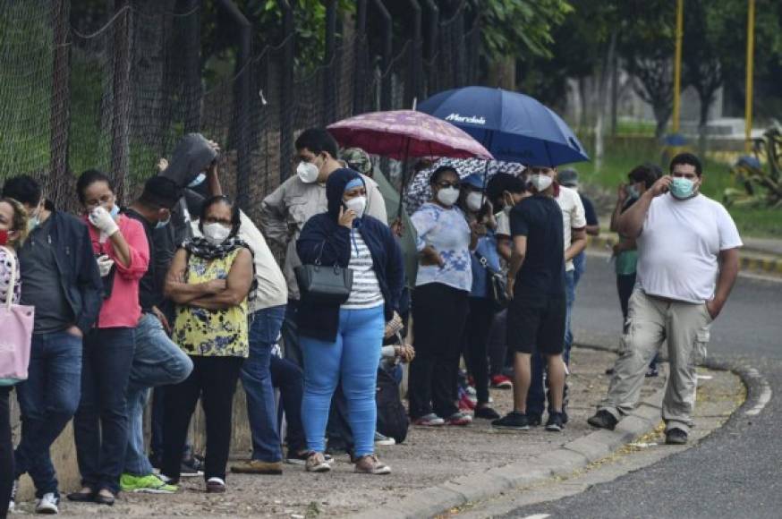 La nueva área de triaje en el Infop atenderá a unas 1,400 personas diarias, dijeron las autoridades de Salud de Honduras. Foto: AFP