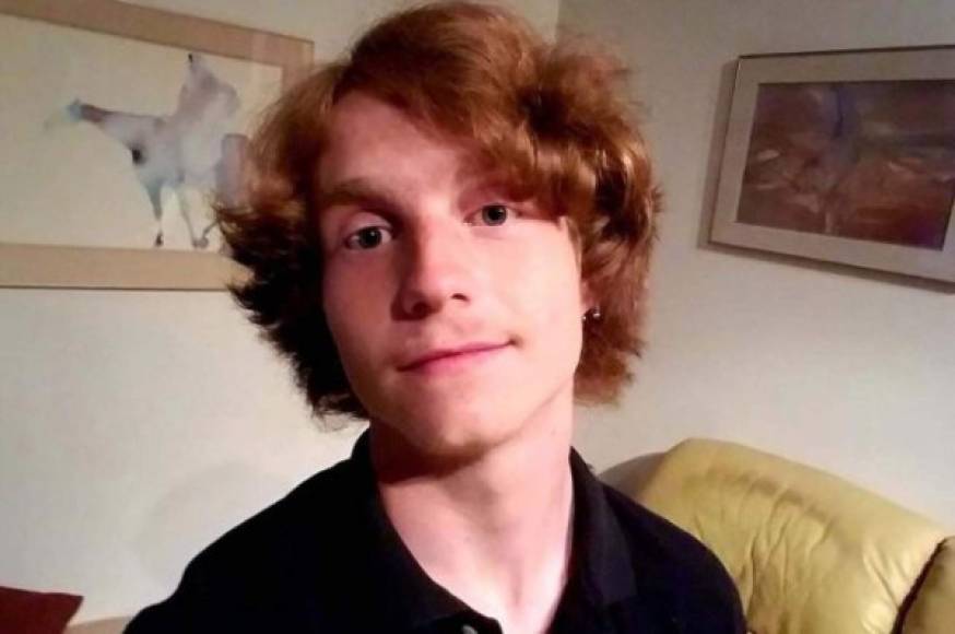 Denny Stong, es la víctima más joven de la masacre. El joven de 20 años trabajaba en el supermercado como dependiente y estaba estudiando para ser piloto, según medios locales.