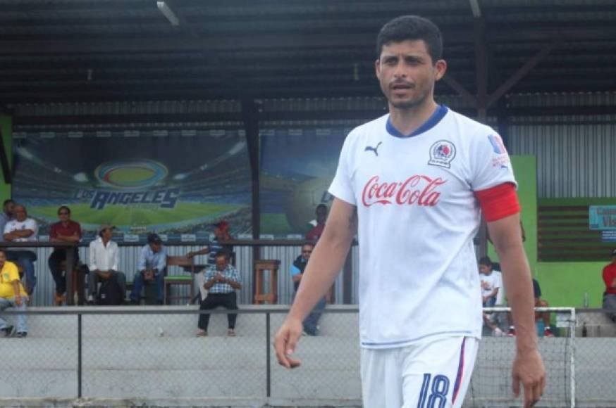 Al exportero Noel Valladares le apodaron 'Burro' en la Selección de Honduras por sus orígenes de Comayagua, además le dicen 'Pitayera', muchos lo llaman 'Papa Noel'.