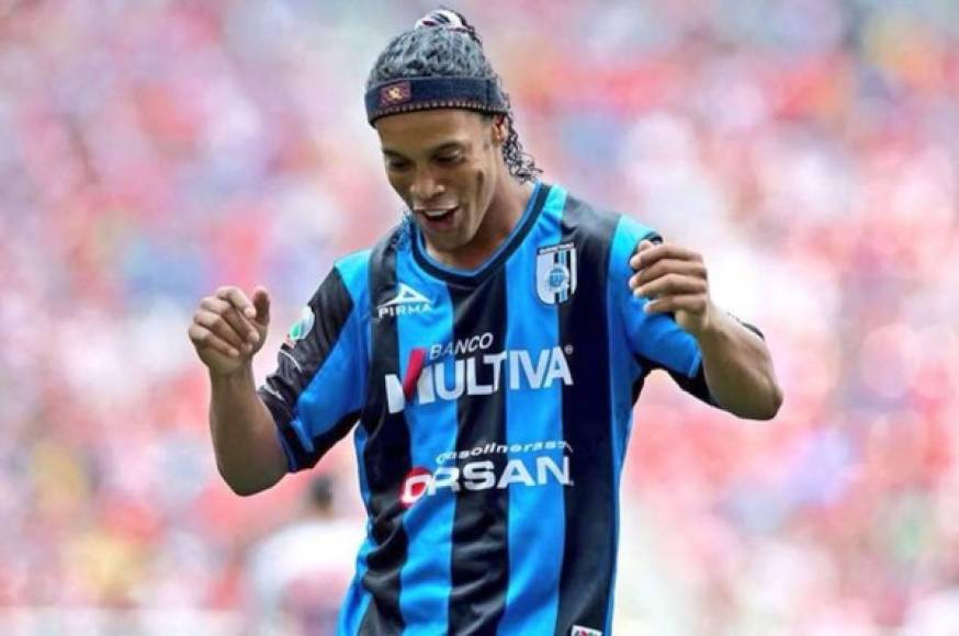 Ronaldinho dejó una huella imborrable en el Querétaro, en donde disputó 29 partidos, anotando ocho goles y dando ocho asistencias. Llegó a la final de la Liga MX, pero la perdió ante el Santos Laguna.