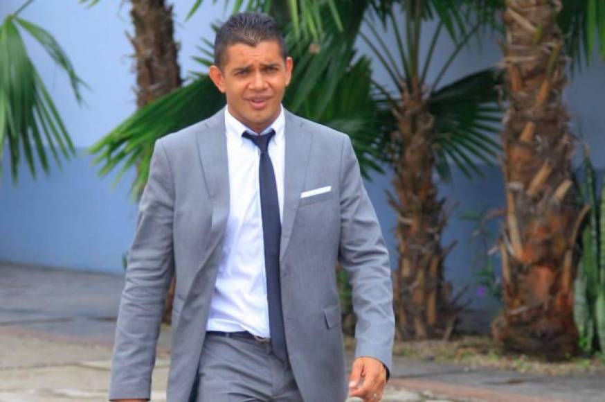 El exfutbolista y ahora entrenador Amado Guevara es amigo de Carlo Costly y no faltará a la boda.