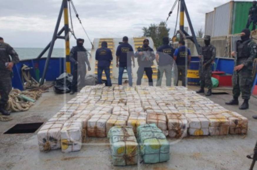Las fuerzas de seguridad de Honduras incautaron este miércoles cerca de 1,400 kilos de cocaína en una operación antidrogas en el Caribe del país.