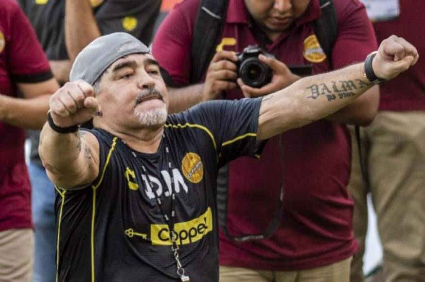 Diego Maradona ya le ha pedido un par de exigencias a los dueños de los Doraros de Sinaloa. Uno de sus pedidos expresos es que cada vez que el club juegue de visita, los jugadores y comando técnico tendrán que viajar sí o sí en vuelo chárter.
