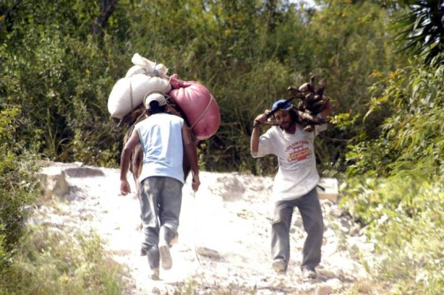 Trabajadores de municipios del interior de Honduras.