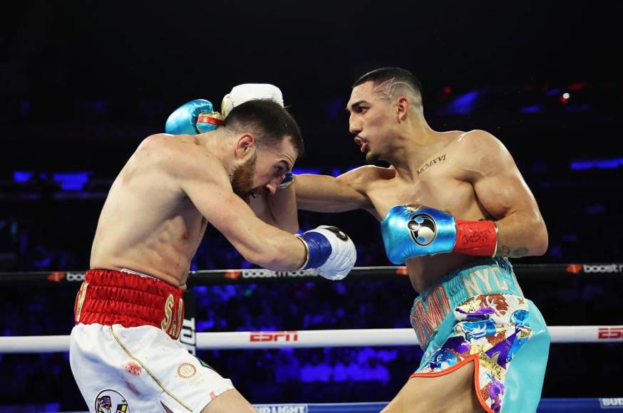 Imágenes de la pelea entre Teófimo López y Sandor Martín en el Madison Square Garden de Nueva York.