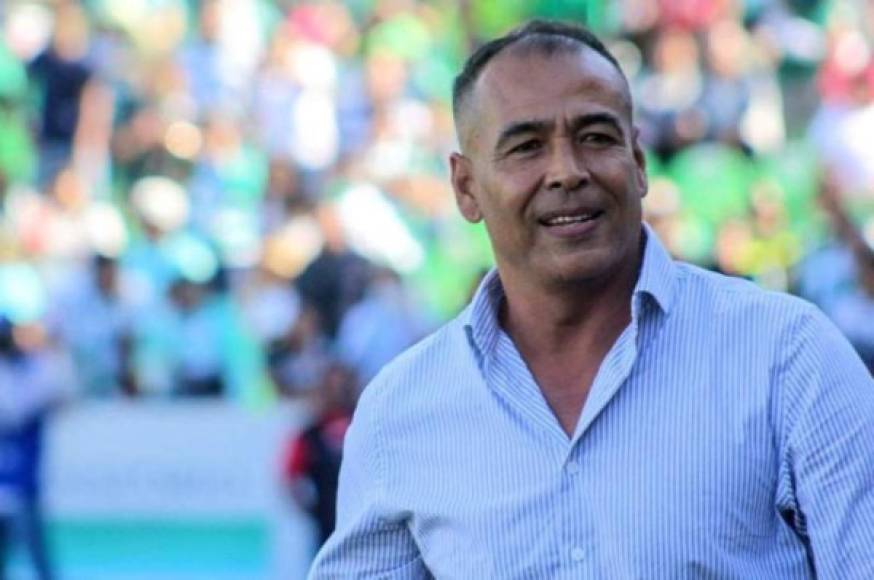 Juan Flores: El exgoleador hondureño podría convertirse en director técnico de la UPN si en un caso no siguiera Salomón Nazar. Recientemente se consagró campeón con la UPN en el Sub-18 de la Fenafuth.