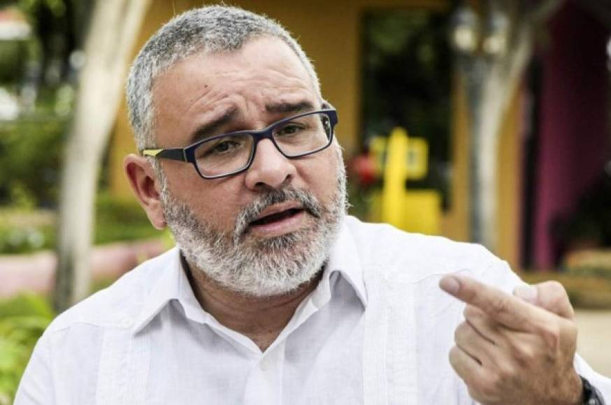 1. Mauricio Funes, presidente de El Salvador entre (2009-2014), es acusado por la justicia salvadoreña de malversar fondos públicos que ascienden a más 108,5 millones de dólares. Actualmente se encuentra prófugo de la justicia, asilado en Nicaragua. <br/><br/>