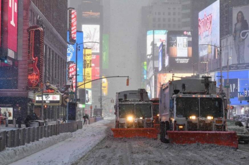 EEUU suspende vacunación en Nueva York y Washington por gigantesca nevada