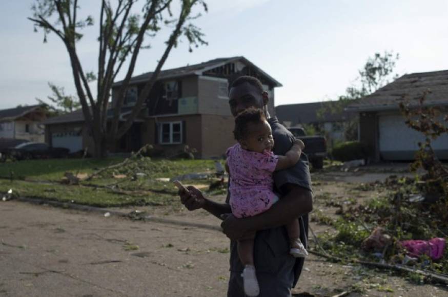 TROTWOOD, OH - MAY 28: Residents in the West Brook neighborhood inspect the damage to their homes following a suspected ef-4 tornado early in the morning on May 28, 2019 in Trotwood, Ohio. One person is dead and several others injured after multiple tornadoes touched down causing extensive damage throughout the city and the surrounding area. Matthew Hatcher/Getty Images/AFP<br/><br/>== FOR NEWSPAPERS, INTERNET, TELCOS & TELEVISION USE ONLY ==<br/><br/>