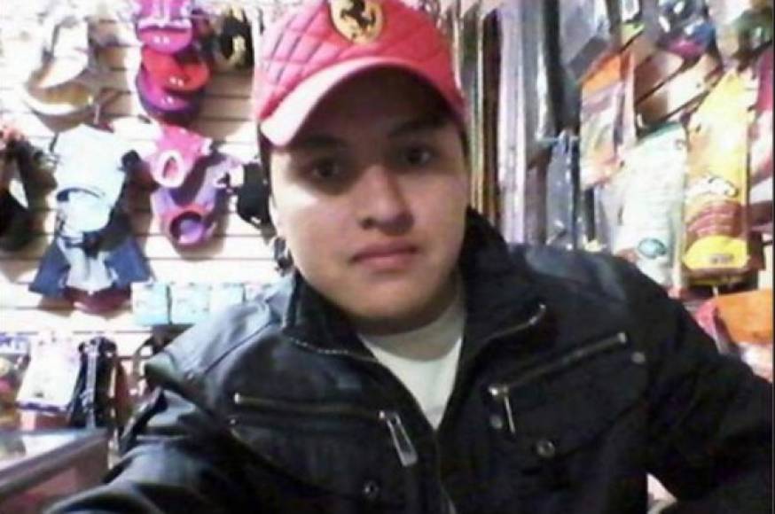 Óscar Otero, un veterinario mexicano de 21 años a quien le encantaba colgar en las redes sociales selfies con armas , un día intentaba hacerse una foto mientras se apuntaba con una pistola en la sien y el arma se disparó.<br/><br/>