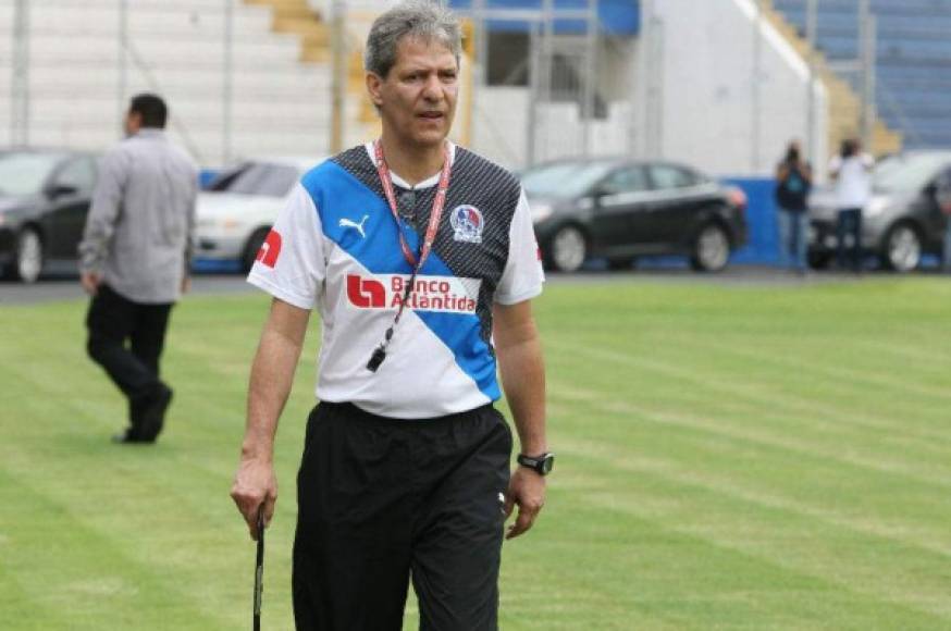 Carlos Retrepo: El entrenador colombiano sigue a la espera de más fichajes para el Olimpia. Busca un delantero.