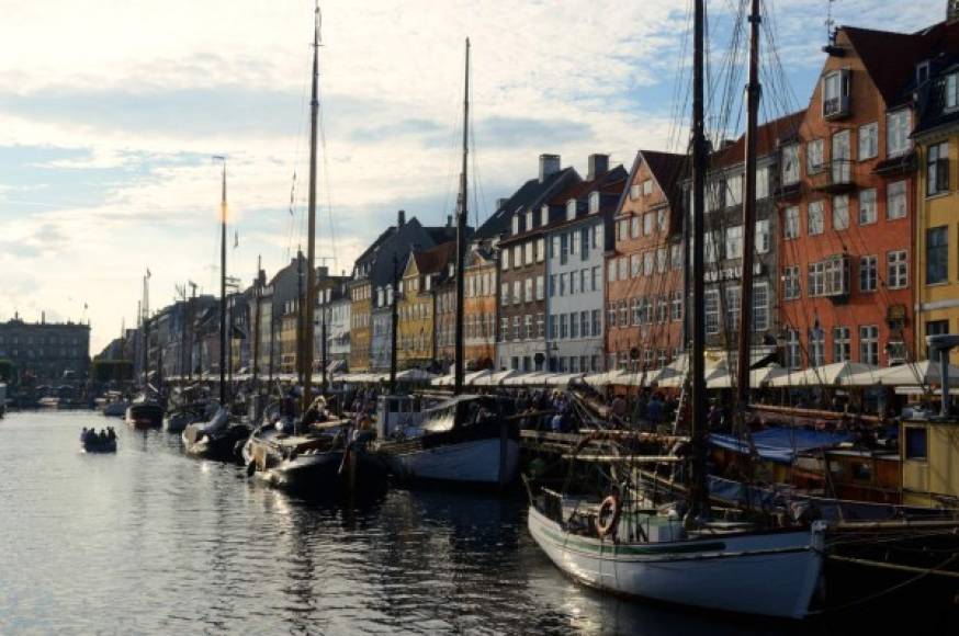 Copenhague, capital de Dinamarca, aparece en el noveno puesto mundial al igual que en el 2018. Ofrece educación y sanidad gratuita a sus habitantes.