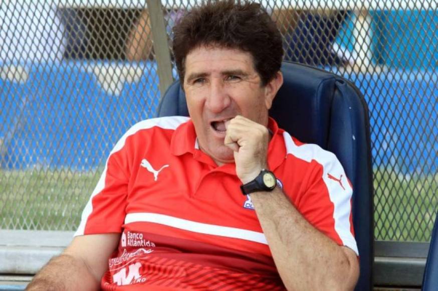 De manera sorpresiva, el Olimpia anunció el despido del entrenador argentino Héctor Vargas tras no ganar títulos en esta temporada.