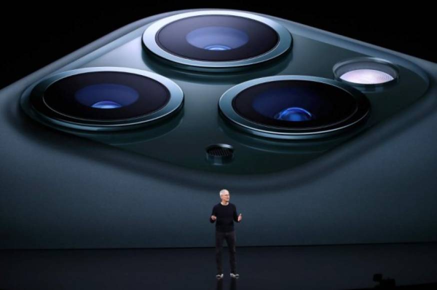Los nuevos iPhones están 'repletos de nuevas prestaciones y un nuevo diseño increíble', dijo el presidente ejecutivo de Apple, Tim Cook, al presentar su producto estrella.