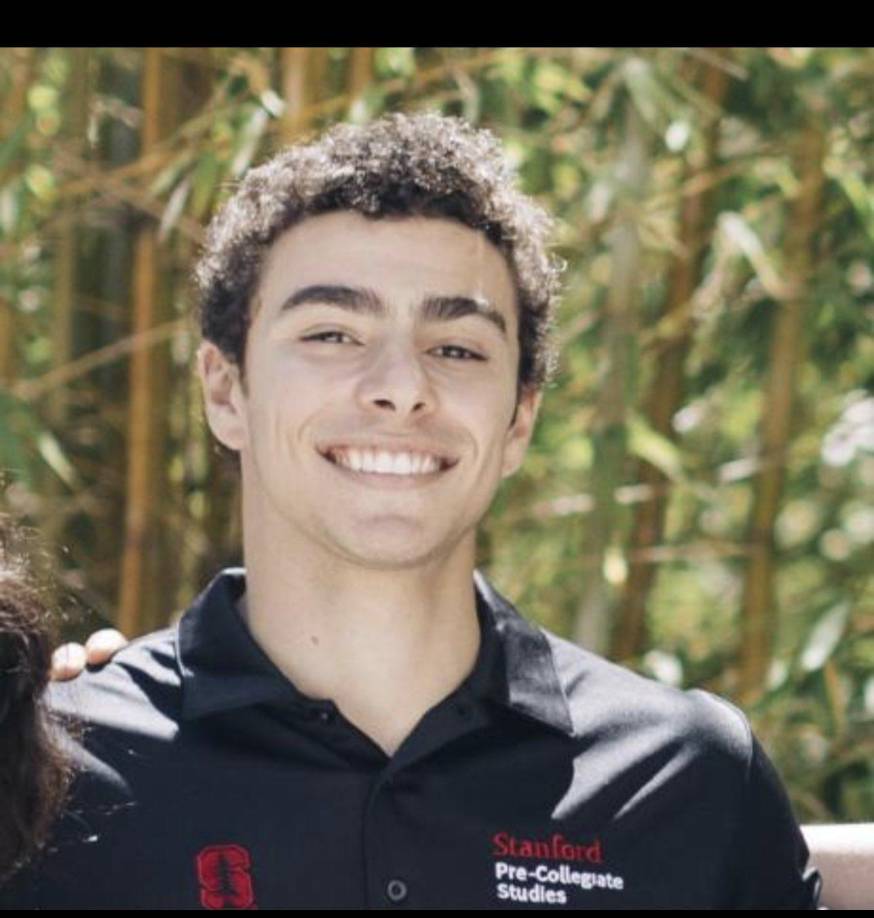 De acuerdo con CNN, su familia también dirige una fundación familiar que tiene casi 4,5 millones de dólares en activos y además ha sido durante mucho tiempo una de las benefactores de la Universidad Loyola de Maryland, de carácter privado y religioso.