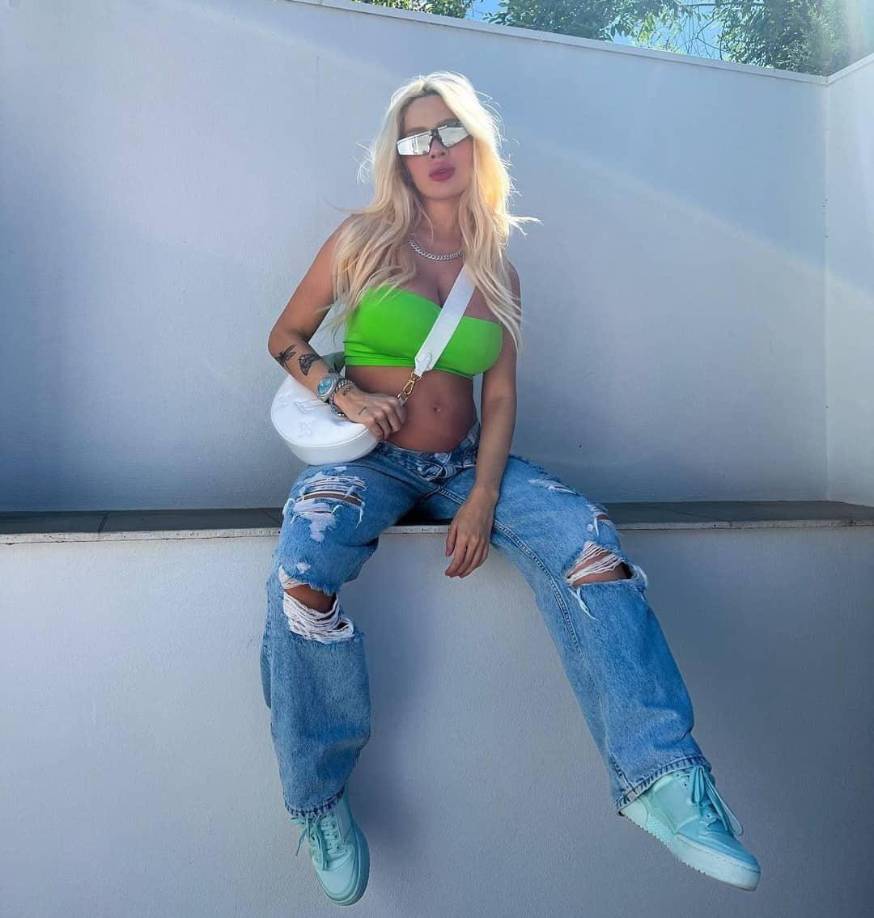 “Muchas gracias a todos por los mensajes. Soy fuerte, me he dado cuenta, y Cecilia es más fuerte todavía”, indicó la modelo brasileña Karoline Lima.