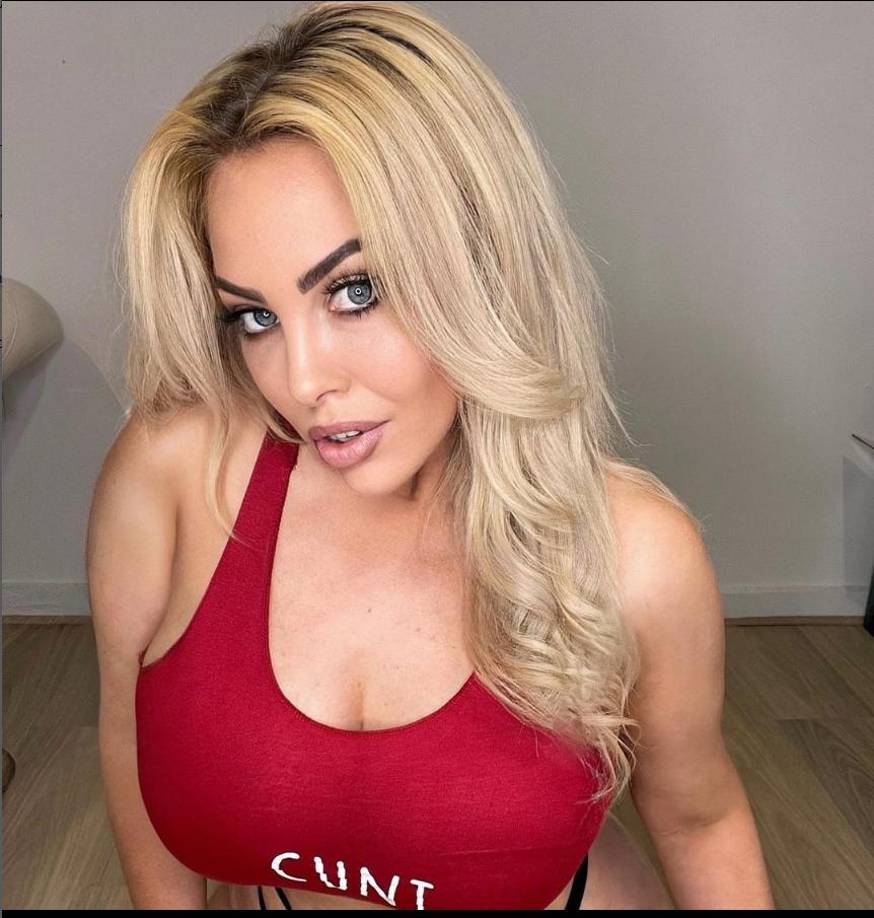  “Es una excelente manera de expresar mi lado sensual y divertirme haciéndolo”, confesó a <i>The Sun.</i>