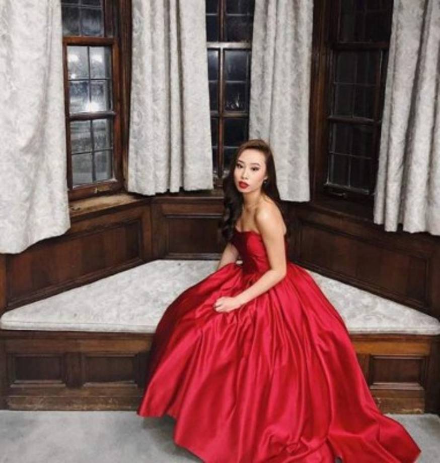 La misma reina de belleza dio a conocer la noticia y contó que recibió un email de los funcionarios de Miss Mundo América, quienes le dijeron que había sido despedida del concurso.