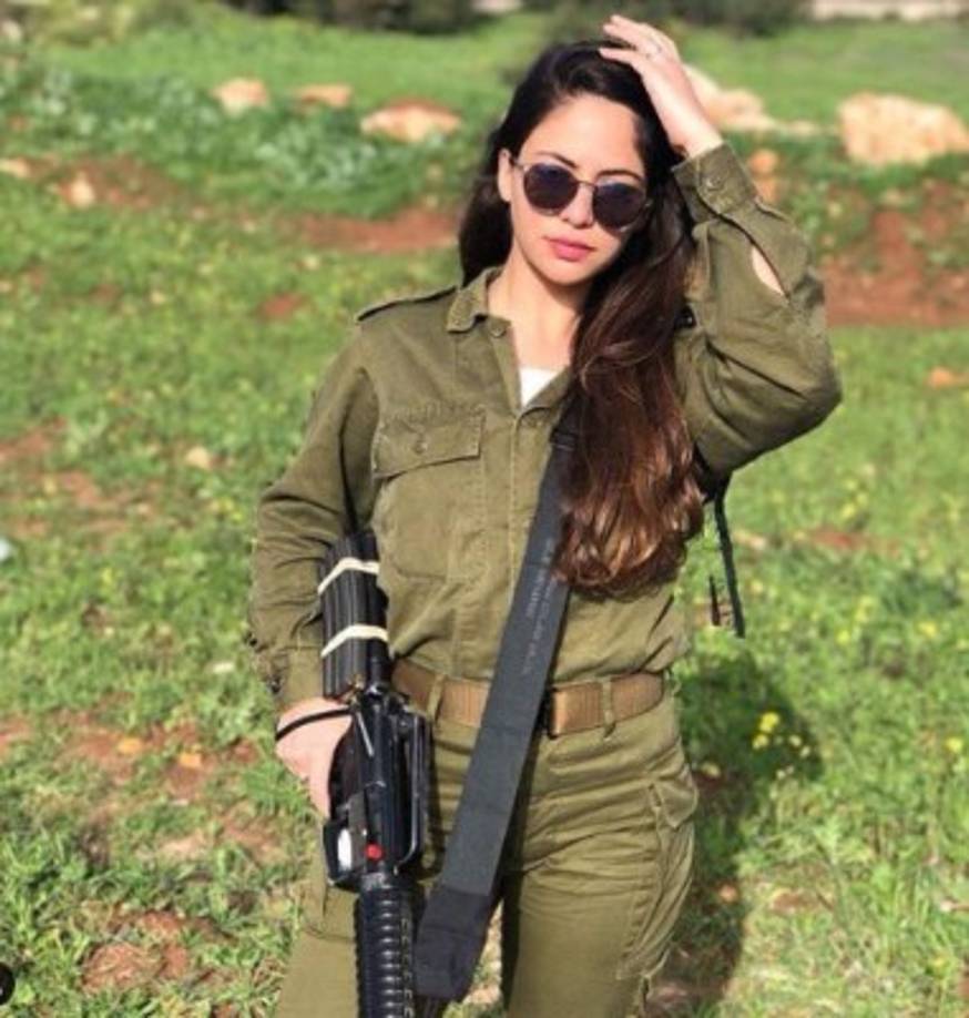 Las mujeres deben cumplir con el servicio militar obligatorio.