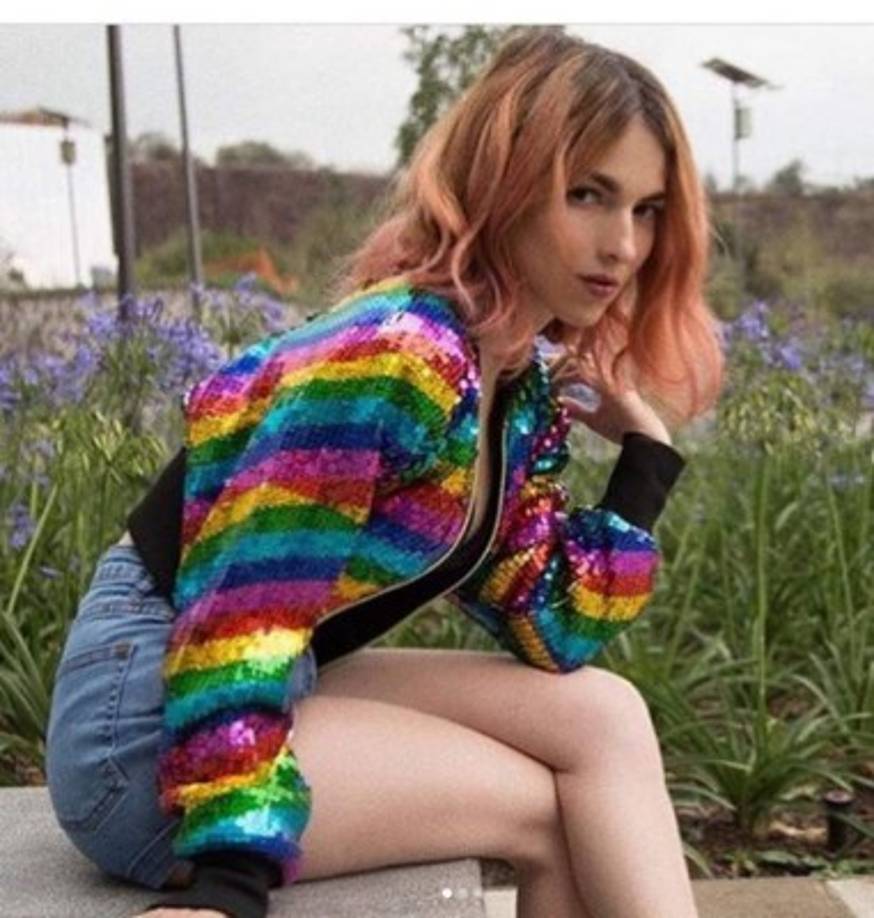 Se ejercita y se alimenta muy sano para cuidar su figura. La artista, originaria de Guadalaja, Jalisco, siempre ha sido una mujer delgada, pero ahora saltan a la vista sus curvas.