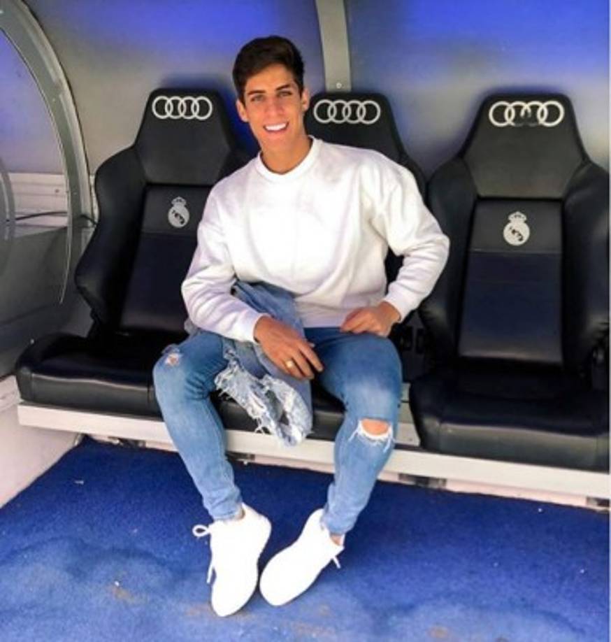 Entre sus demás aficiones de Tiago Ramos, también se encuentra el Real Madrid, club del que es seguidor.