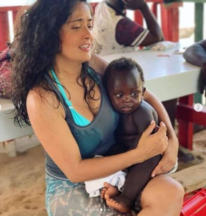 La mexicana había anternecido las redes este fin de semana al mostrar su encuentro con un hermoso bebé en la playa.