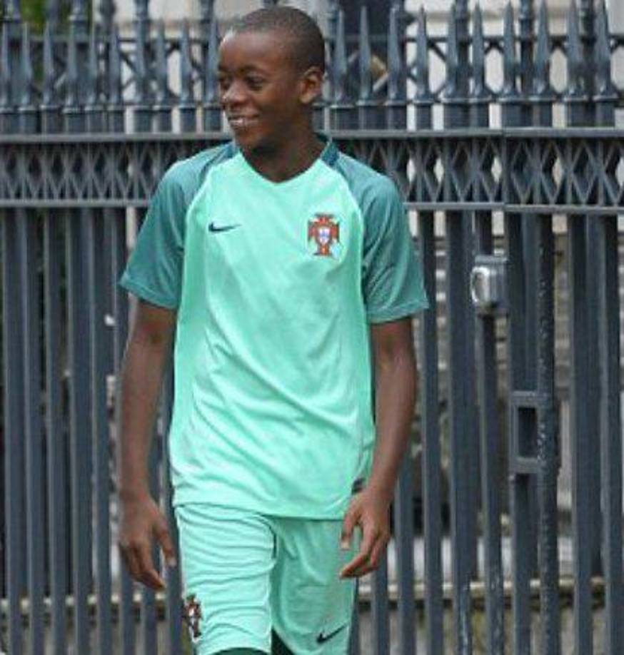 Cuando Banda tenía 11 años fue fichado por las inferiores del Benfica de Portugal.