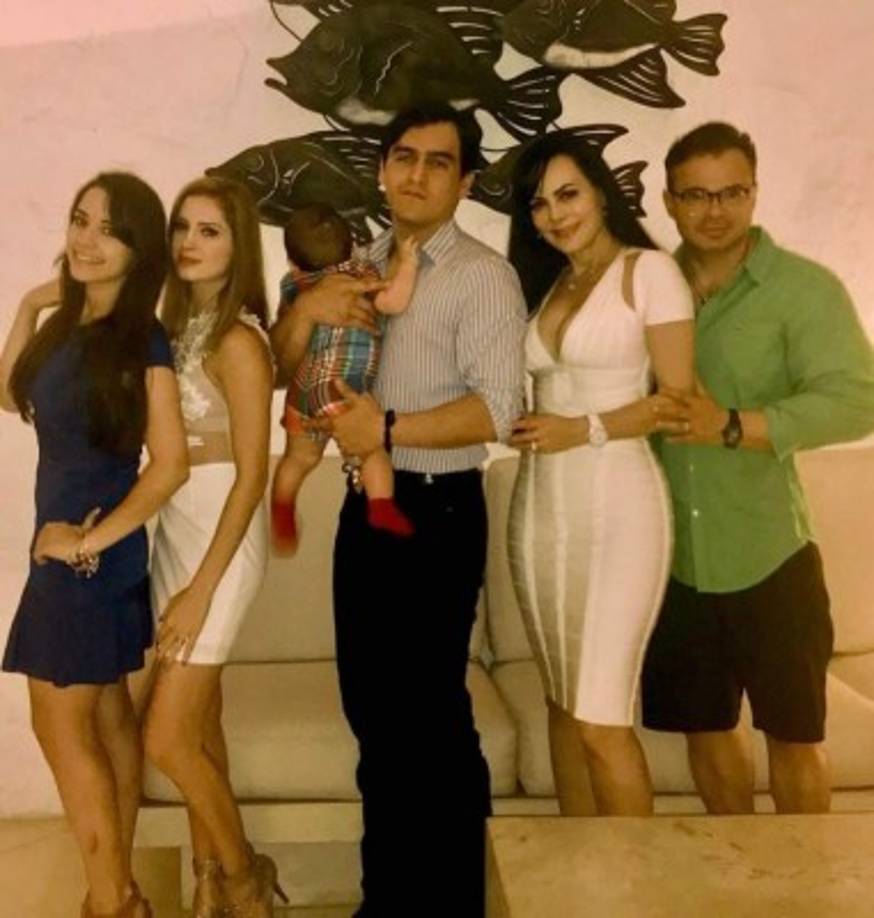 En víspera de año nuevo la actriz también sorprendió a sus seguidores usando un vestido completamente ajustado a su cuerpo.